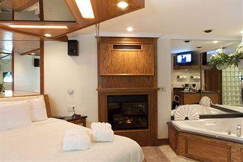 Sybaris Pool Suites Downers Grove - Adults Only Даунерс-Гроув Екстер'єр фото